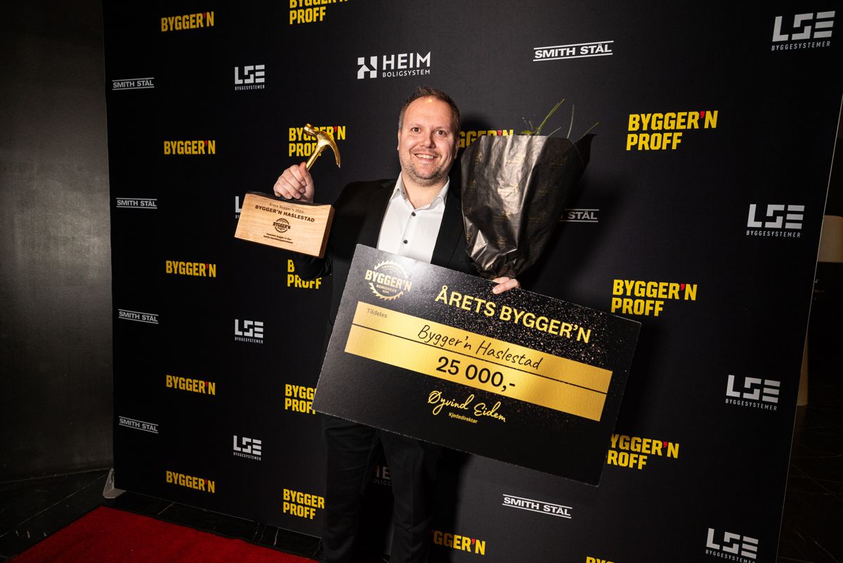 Bård Solberg og Bygger'n Haslestad mottok pris. Foto: Bygger'n