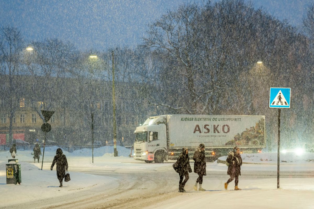 Snøværet i Oslo og på Østlandet vil fortsette mandag kveld og gjennom natten. Illustrasjonsfoto: Javad Parsa / NTB