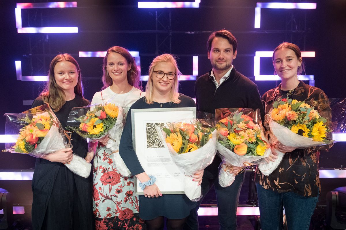 Emily Coch Fjeldstad med de øvrige finalistene. Foto: Aspelin Ramm