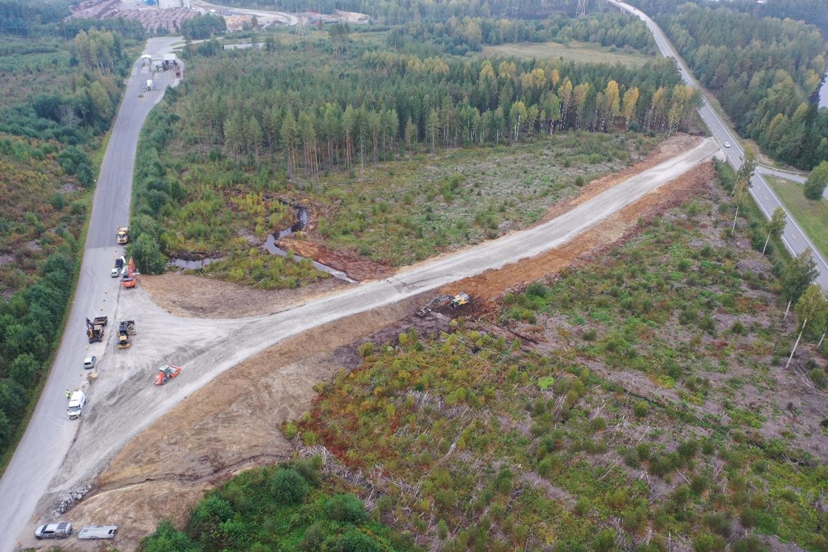 Fra bygginga av den midlertidige veien i fjor høst. Foto: Ringerike kommune.