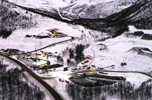 Man har nå sprengt de første 1.000 meterne inn i Fiskefjordtunnelen stuff øst, drevet fra Fiskefjord. Foto: Jan Kristian Jøsang/Skanska