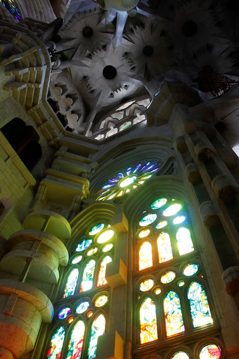 Fra interiøret i Sagrada Familia, den ikoniske katedralen som skal ferdigstilles i 2026. Foto: Cornelius Poppe / NTB