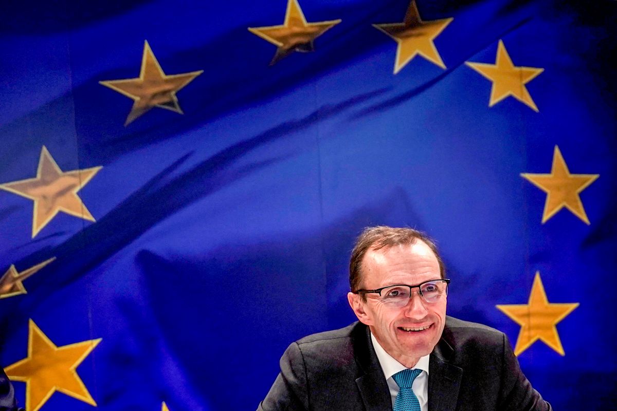 Utenriksminister Espen Barth Eide ønsker å blidgjøre EU i form av å vedta det omstridte Fornybardirektivet. Foto: Cornelius Poppe / NTB
