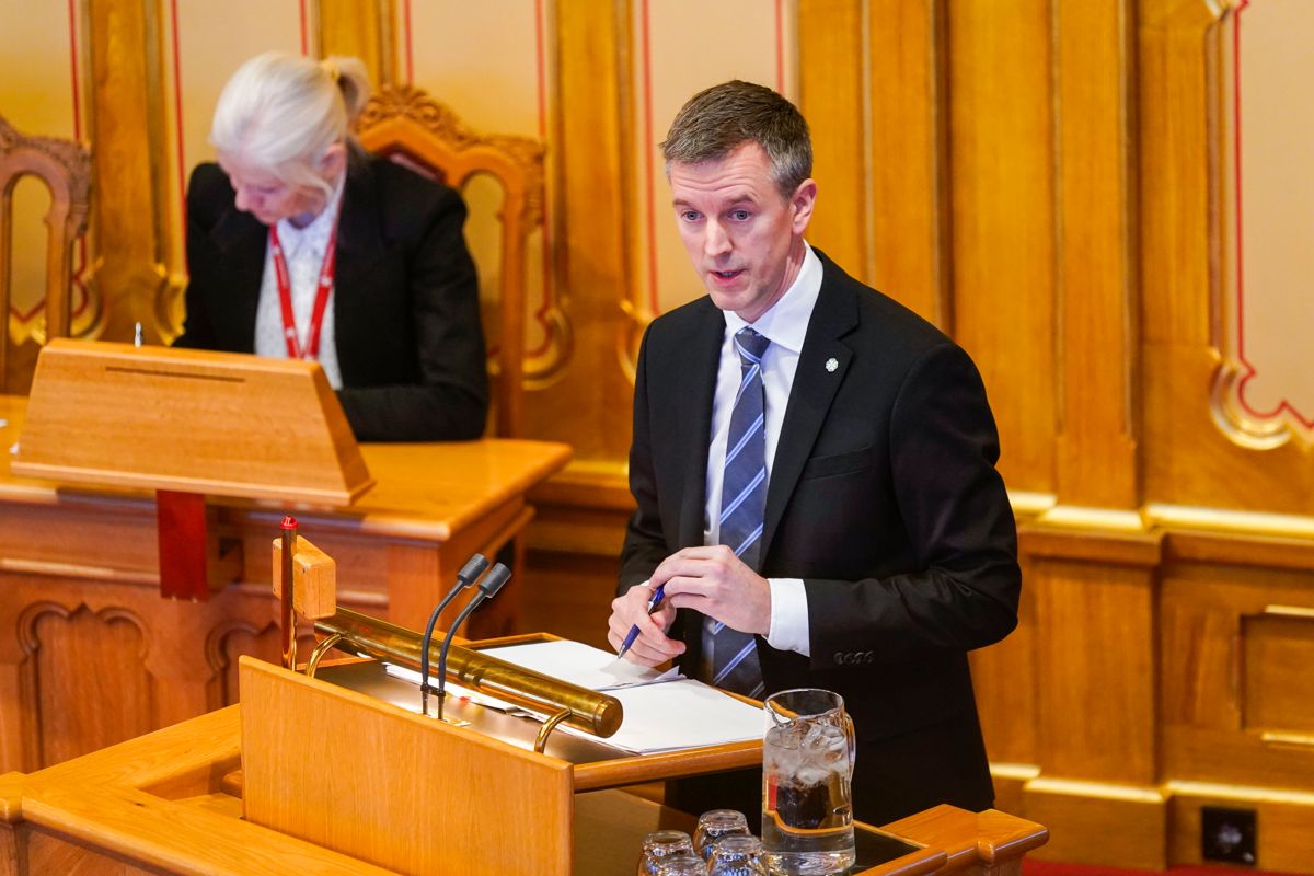 Kommunalminister Erling Sande (Sp) har begynt å følge opp boligmeldingen. Foto: Lise Åserud / NTB