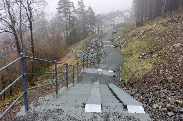 Garda Sikring har blant annet levert og montert alt av rekkverk til den nye Løvstien i Bergen, som ble ferdig tidligere i år. Foto: Ole Harald Dale