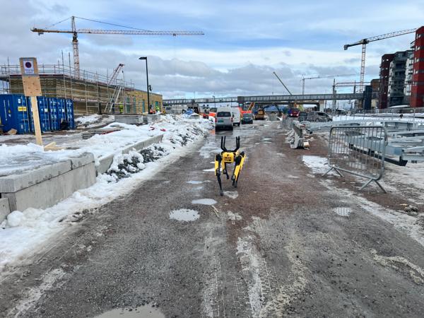NCC testet nylig robothunden NiCCi på jernbaneprosjektet ny Drammen stasjon – Sundhaugen. Foto: NCC