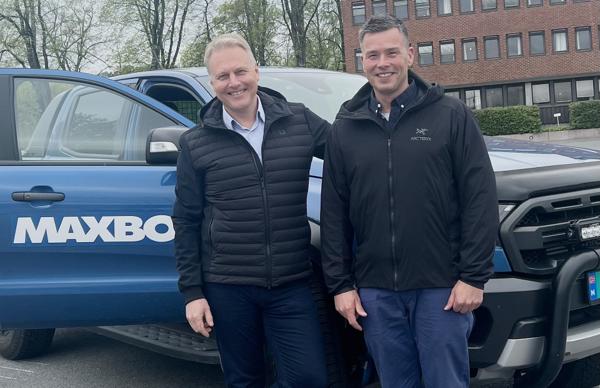 Maxbo-sjef Trond Bentestuen og Benny Bjørnø, daglig leder i ByggPro. Foto: Løvenskiold Handel