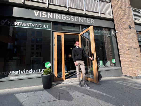 Robin Silden, markedssjef og prosjektselger i Nordvestvinduet, har nå åpnet den nye avdelingen i Oslo.