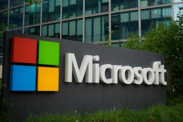 Microsoft sier at de er klar over problemene som rammer deres tjenester. Foto: Thibault Camus / AP