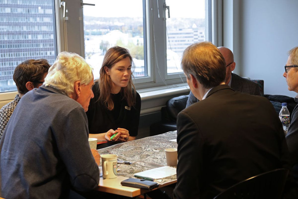 På seminaret ble deltakerne delt opp i grupper for en workshop. Her er Stina Låstad i Pådriv med sin gruppe. Foto: Malin S. Strandberg