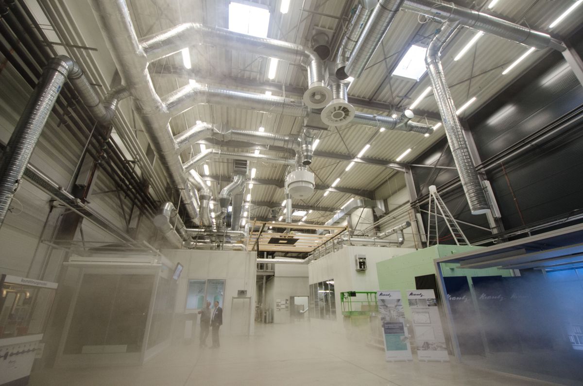 I den 12 meter høye laboratoriehallen testes mange forskjellige Caverion-systemer.