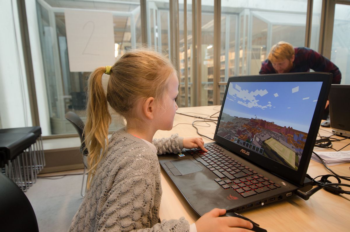 Alva Tesdal fra klasse 2 c ved Kampen skole i Stavanger var en av de aller første som fikk oppleve hjembyen sin gjenskapt i dataspillet Minecraft. Nå inviteres hele byen til å forme fremtidens Stavanger på den digitale plattformen.
