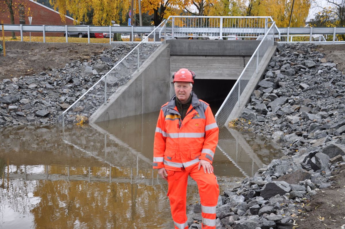 – Vi er ferdige med vår jobb, sier byggeleder Odd Gulaker i Statens vegvesen. Foto: Statens vegvesen