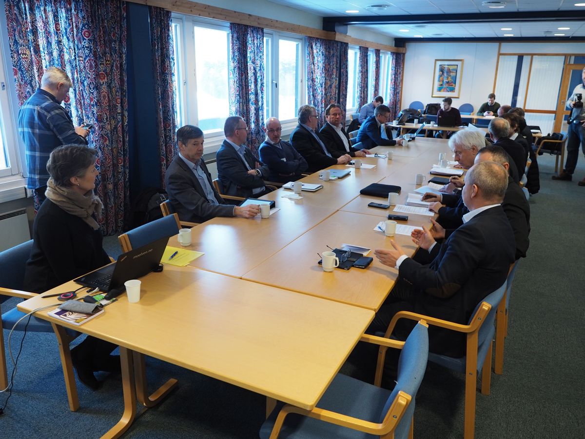<p>Bedriftene som deltar i Norwegian Wood Cluster signerte i dag avtalen der målet er å utvikle Innlandet til å bli et internasjonelt kraftsenter for industriell bygging med tre. Foto: Jørn Hindklev</p>