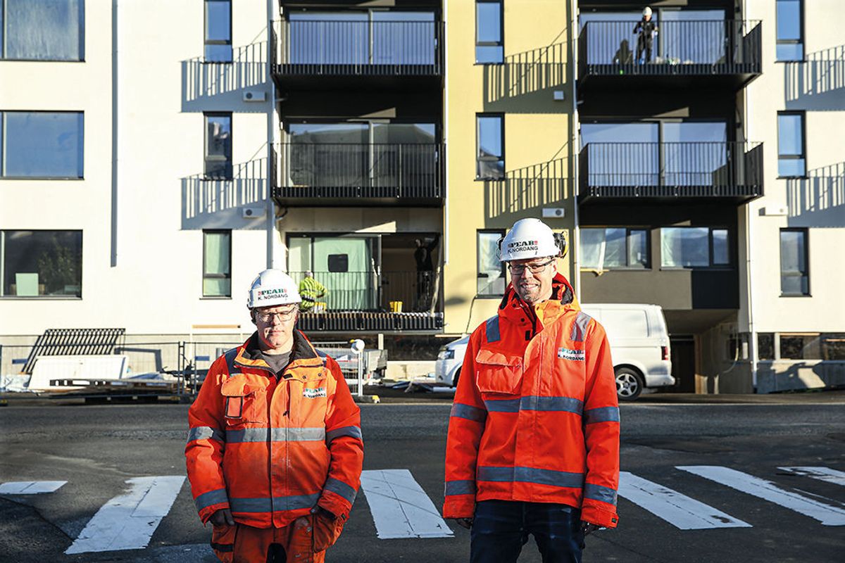 Prosjektleder Vegard Grønstad (t.h.) og anleggsleder Glenn Ove Brandal har ledet utbyggingen for totalentreprenør Peab K. Nordang.