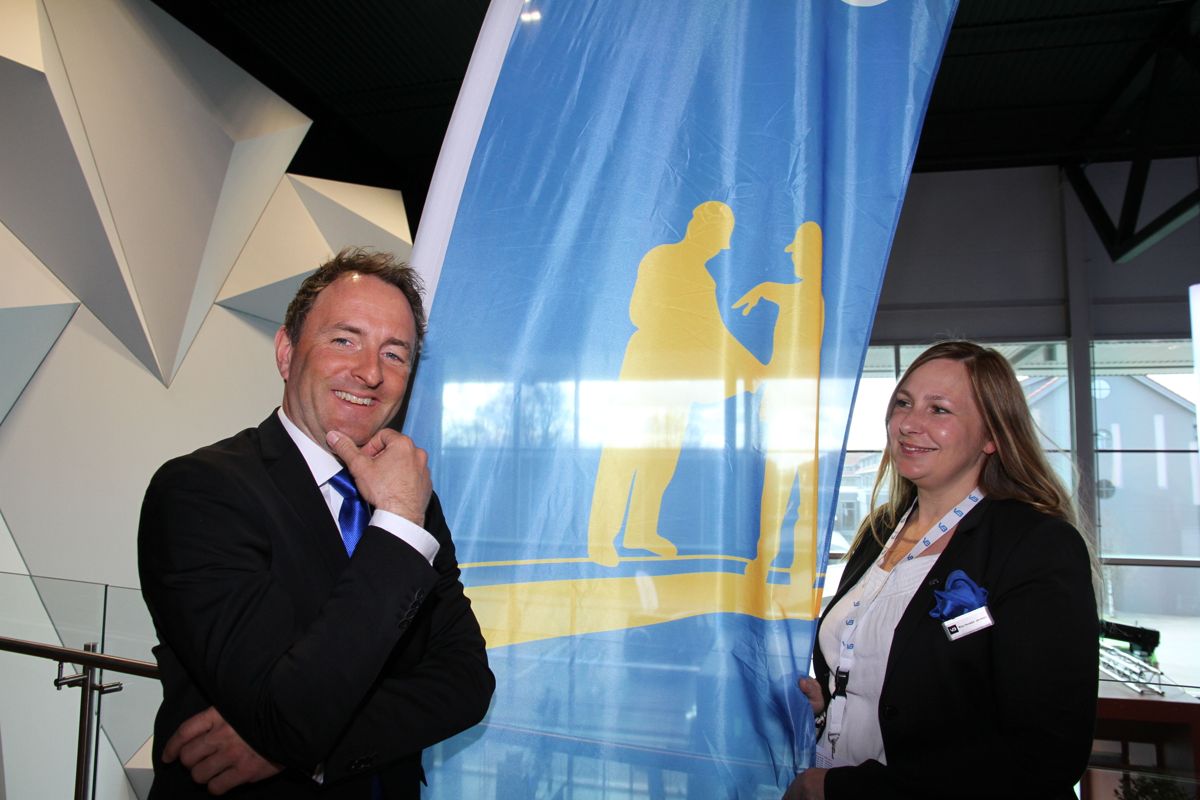 Kjedeleder Øystein Kjellsen og leder marketing Rita Horsdal Jønsberg i VB, kan smile over stor deltagelse på årets VB-kickoff.