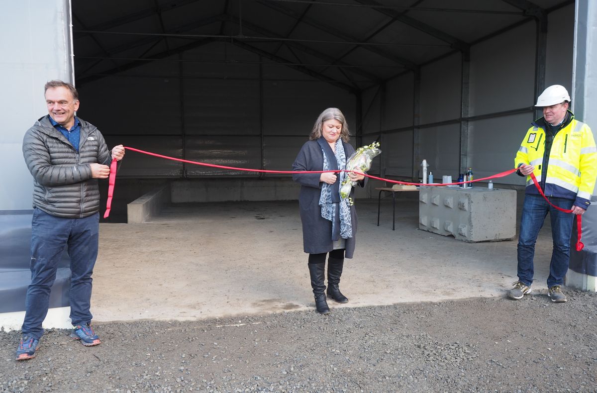 Ringsaker-ordfører Anita Ihle Steen åpnet den nye betongfabrikken i Moelv. Foto: Jørn Hindklev