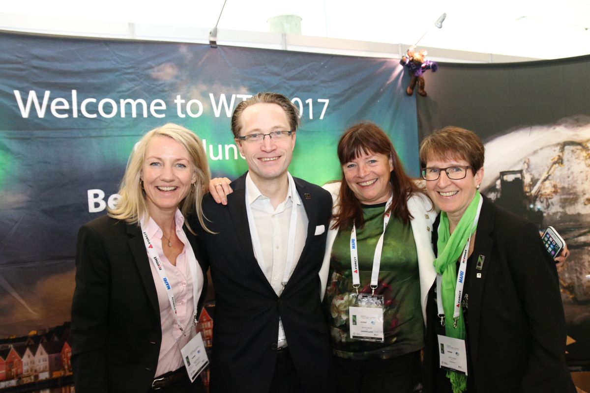 <p>Heidi Berg, leder for organisasjonskomiteen for WTC i Bergen (t.v), Harald Riisnæs i First United, Ruth G. Haug, vice president i ITA og Siri Engen i Tekna, har grunn til å smile etter gjennomføringen av WTC i Bergen.</p>