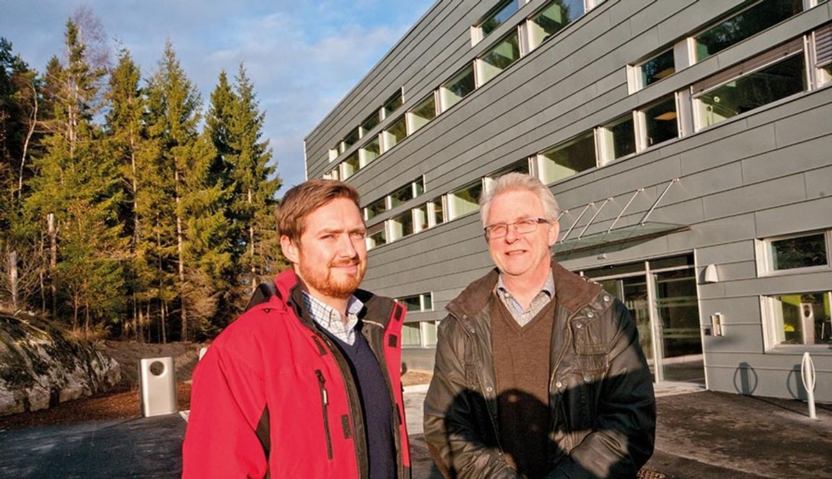 Anleggsleder Nils Johan Tofteberg (t.v.) og prosjektleder Tore Buer har begge vært en del av teamet til Veidekke Entreprenør på Remmen. Foto: Foto: Trond Joelson