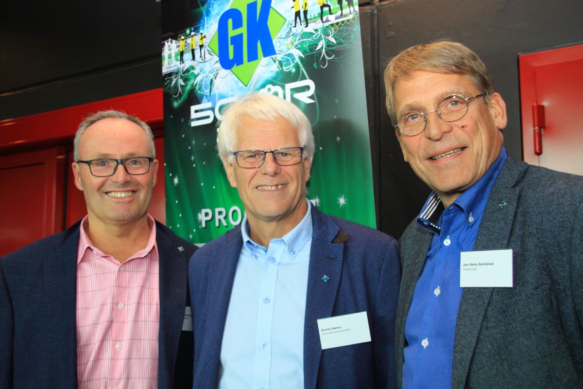 <p>GK Norge feirer 50 år. F.v styreleder John-Erik Karlsen, administrerende direktør Eivind Sælen i GK Norge og konsernsjef John Valen-Sendstad.</p>