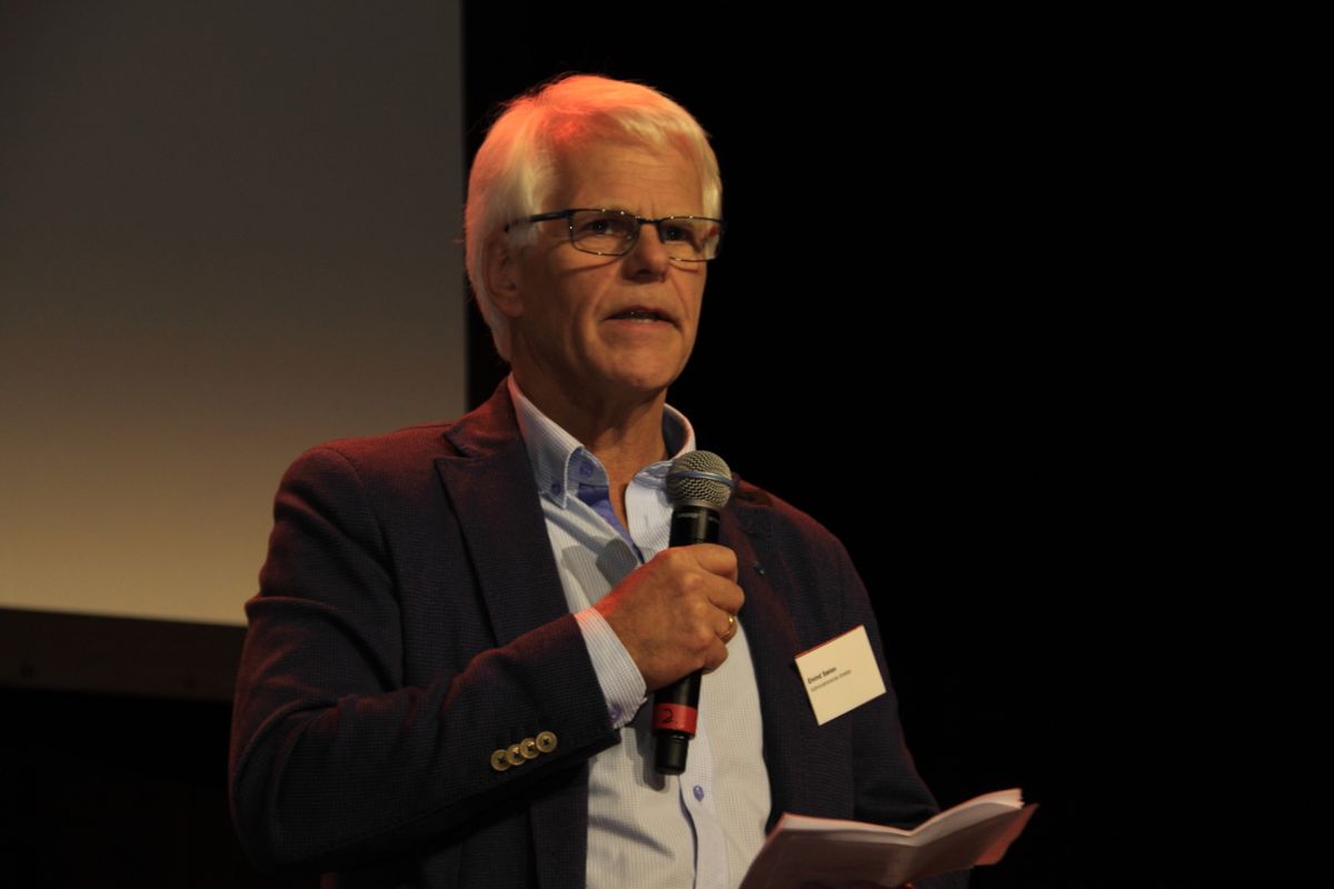 Administrerende direktør Eivind Sælen i GK Norge hyller de ansatte. - Grunnlaget for at GK Norge kan feire 50 år ser skapt av dere, sier han.