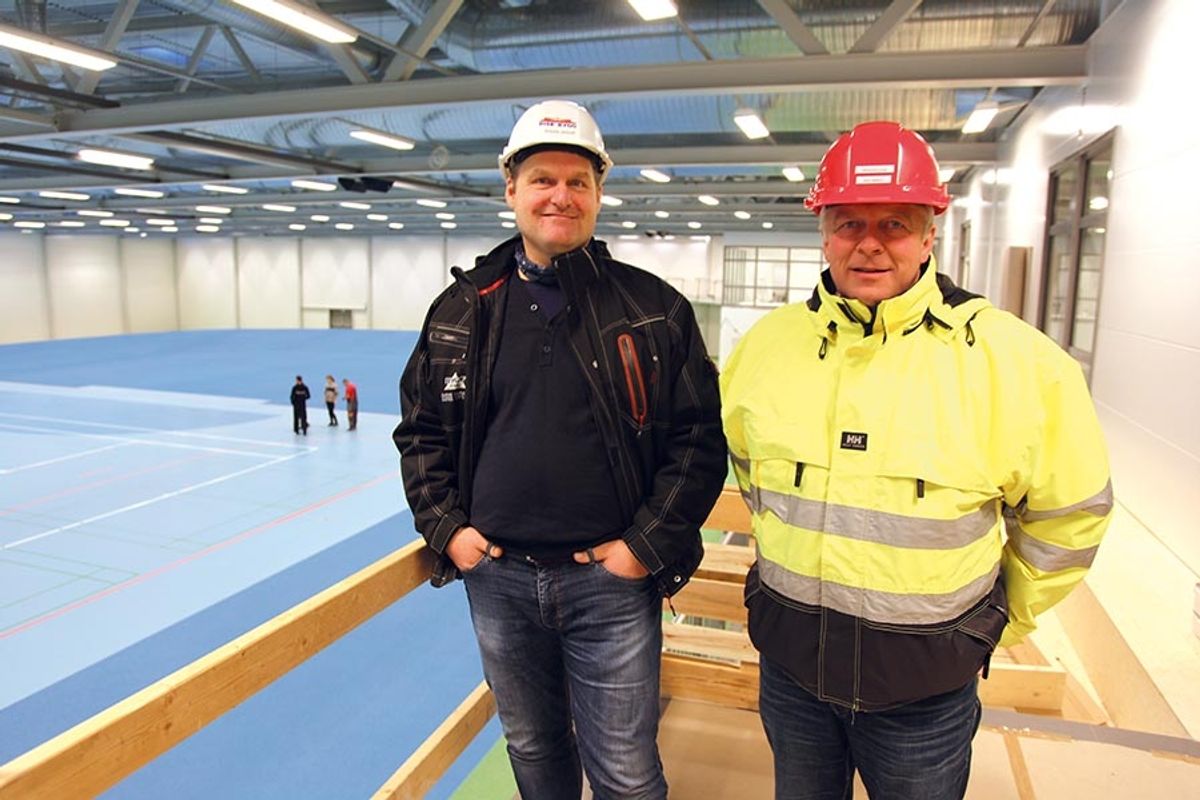 Prosjektleder Endre Skeide i Rise Bygg AS (t.v.) og kommunes prosjektleder, Per Dimmen.