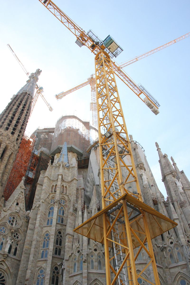 Det bygges i stor stil på Sagrada Familia i Barcelona. (Foto: Svanhild Blakstad)