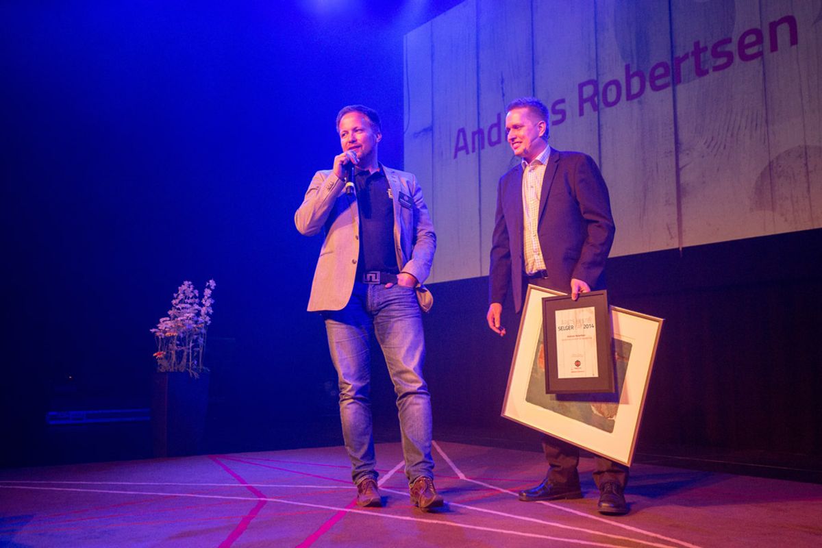 Årets Beste selger EAT 2014. F.v: Andreas Robertsen, Nordbohus Eiendom & Norske Hus, Stian Moursund (Nordbohus) (foto: Nordbohus).