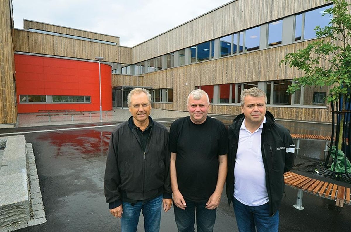 Prosjektleder for byggherre, Kjell Ivar Brandsæter i Rambøll (f.v.), anleggsleder Ola Rækken og prosjektansvarlig Ole K. Herlofsen i Consto.