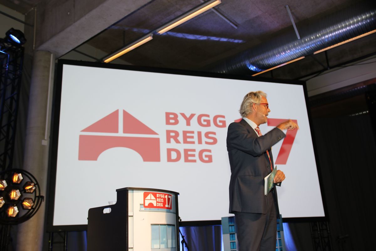 BNL-direktør Jon Sandnes under åpningskonferansen til Bygg Reis Deg 2017. Foto: Christian Aarhus