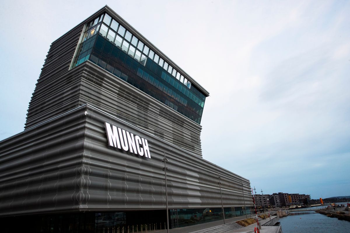 Det nye Munchmuseet ligger i Bjørvika i Oslo, like bortenfor operahuset. Den spesielle fasaden i aluminium vekker oppsikt. Foto: Berit Roald / NTB
