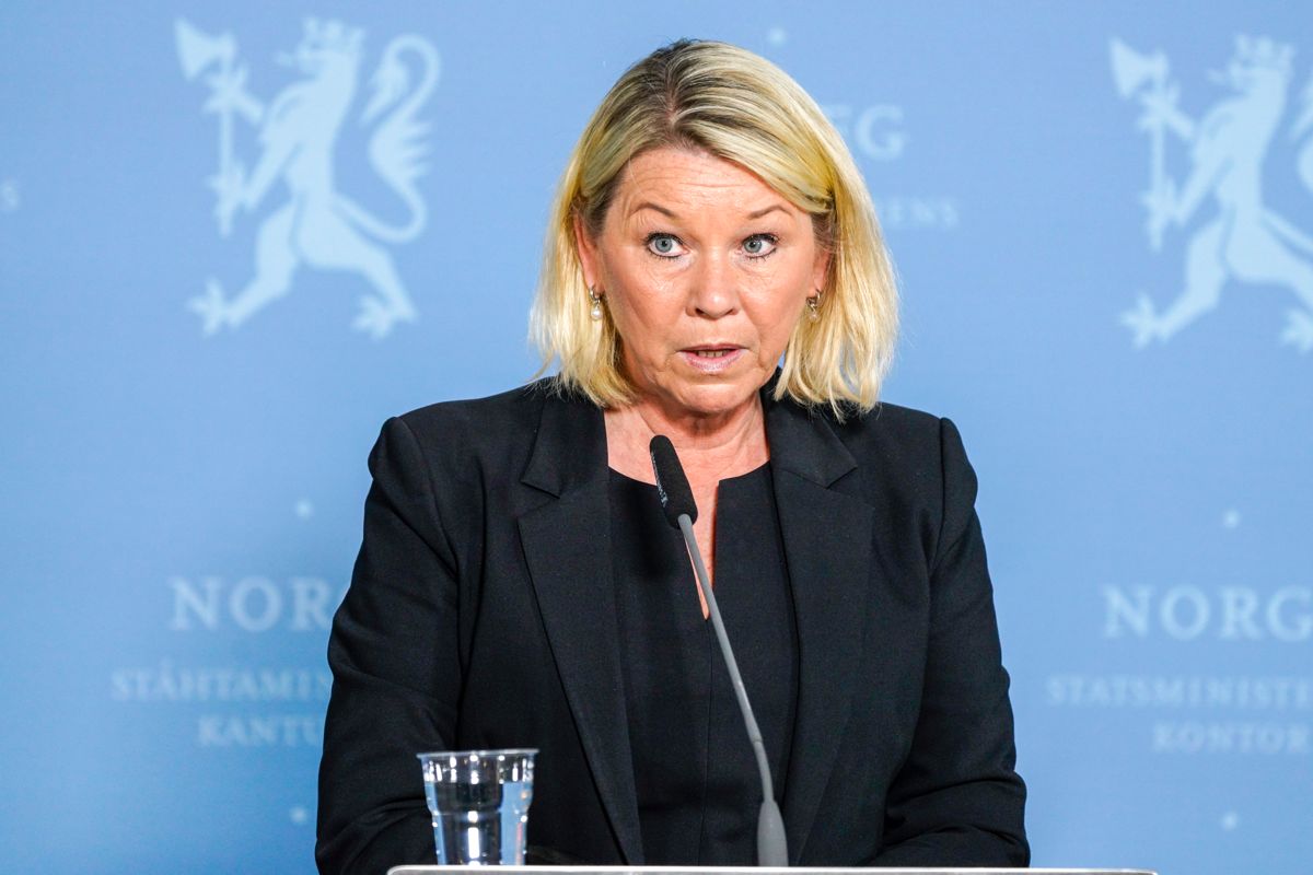 Justisminister Monica Mæland (H) sier at regjeringen vil sette seg inn i vurderingene fra Esa. Foto: Gorm Kallestad / NTB