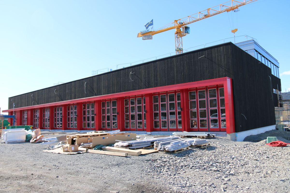 Den nye brannstasjonen bygges litt nord i Lillehammer by med kort vei til E6. Prosjektet skal stå ferdig i midten av november.
