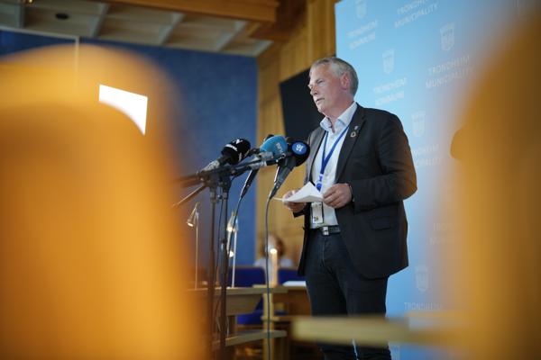 Kommunedirektør Morten Wolden sier Trondheim må ta enda tydeligere grep og enda kraftigere tiltak for å få bukt med den økende smitten i kommunen. Foto: Ole Martin Wold / NTB