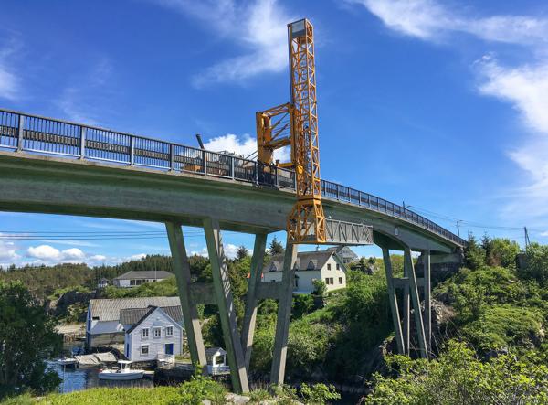Inspeksjon av Nautnes bru i Øygarden utenfor Bergen. Foto: Multiconsult/Christian Lønøy