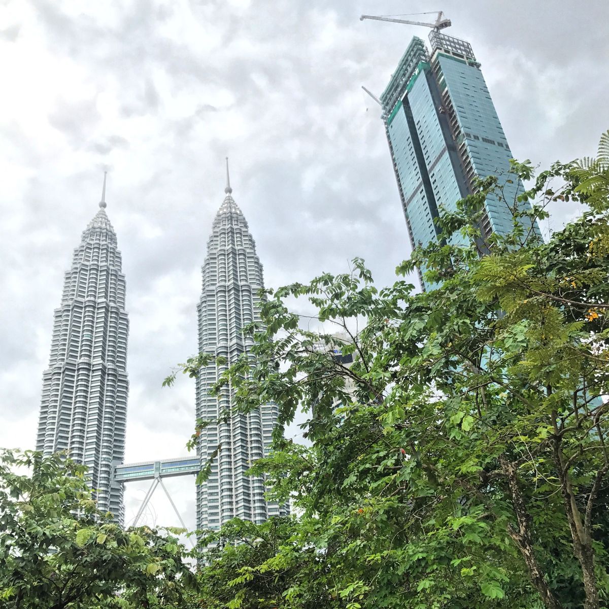 Fra KLCC Park i Kuala Lumpur. Landemerket Petronas Towers i bakgrunnen. Foto: Svanhild Blakstad