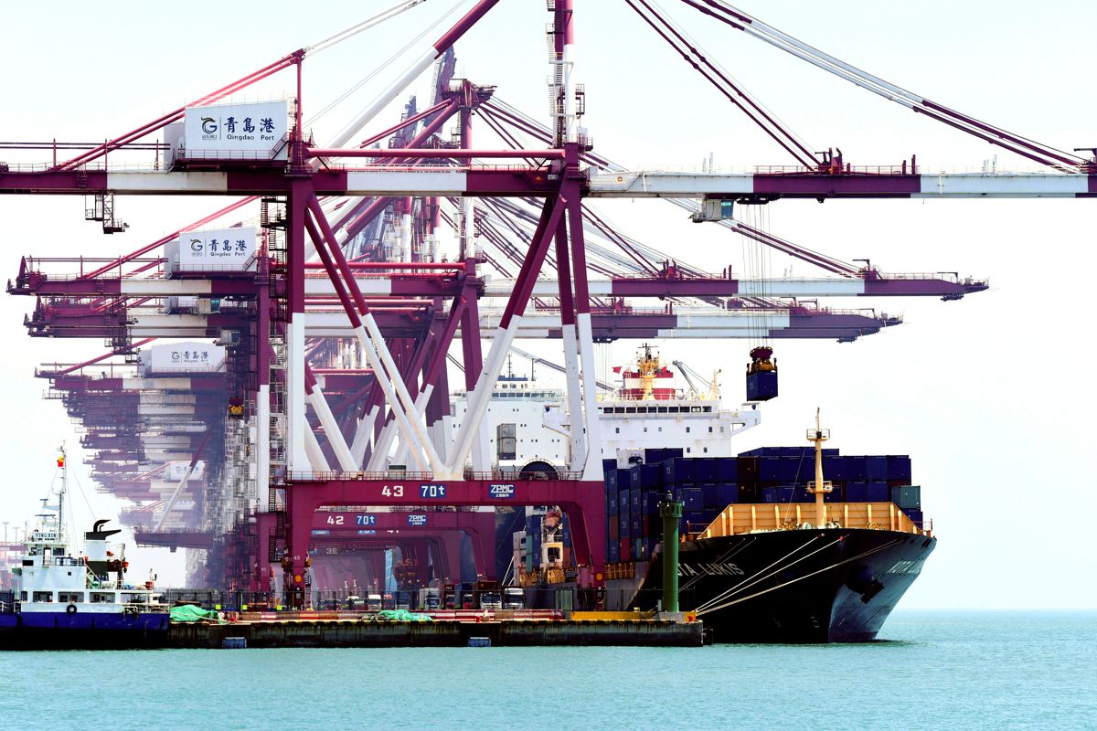 Illustrasjonsbilde fra havnen i Qingdao i Kina. Foto: NTB/Chinatopix via AP