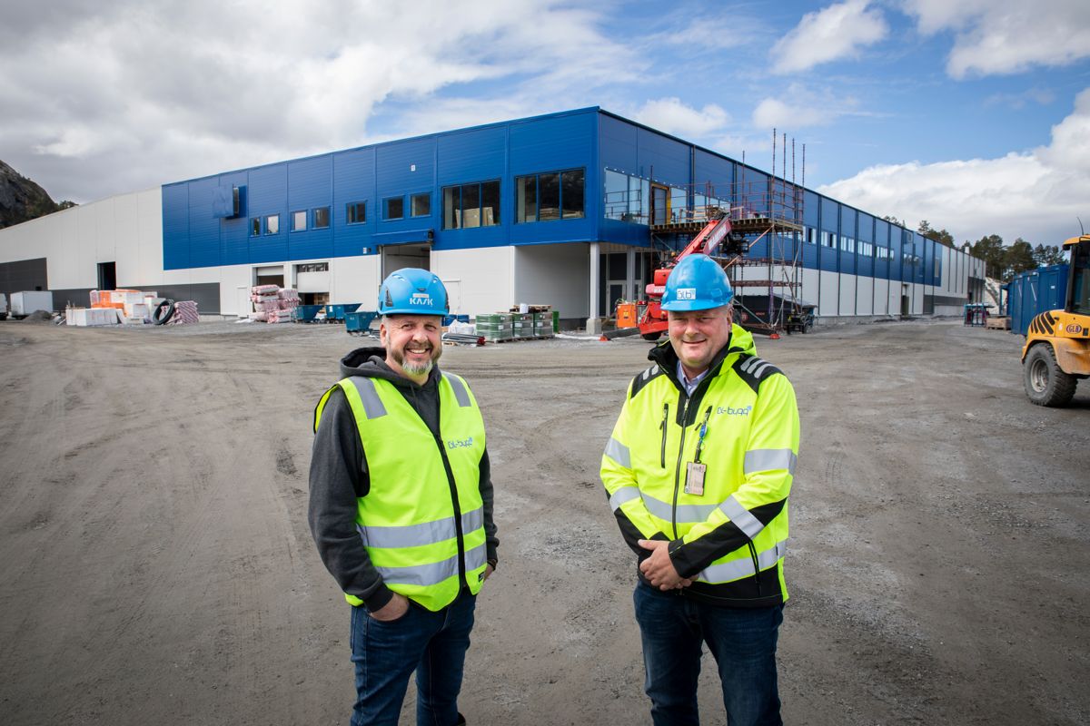 Administrerende direktør i LLENTAB Norge, Thomas Re Johnsen (til venstre) og daglig leder i GL-Bygg, Arne Magne Galguften, har nå innledet et samarbeid for å spisse kompetansen opp mot blå sektor. Foto: Trio Media