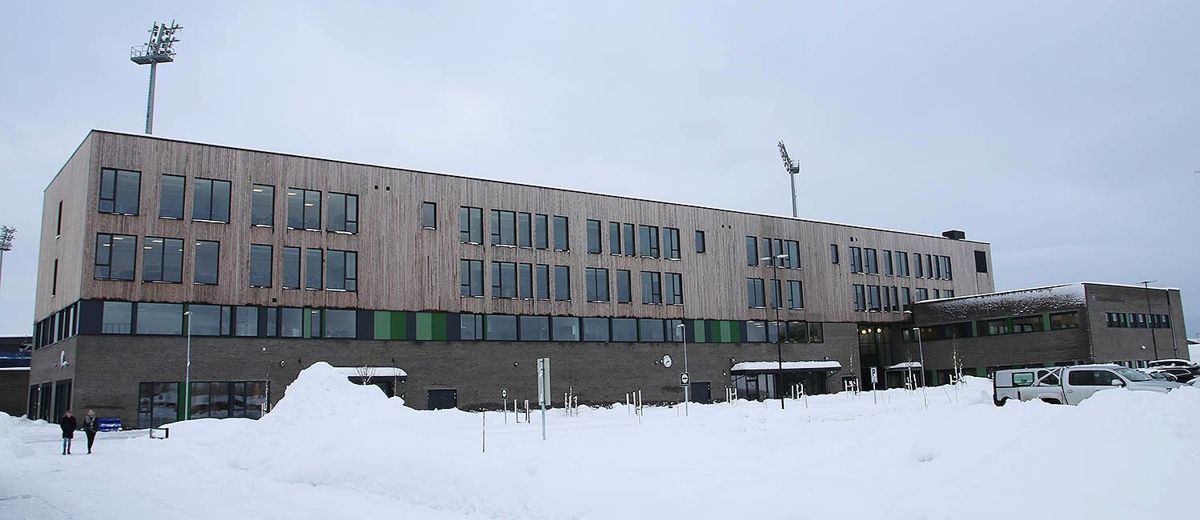 Skolen er bygget i fire etasjer – som totalt rommer 9.215 kvadratmeter (BTA).