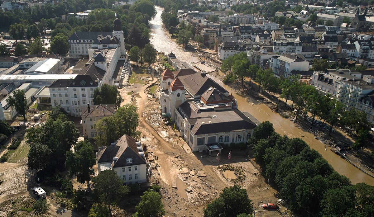 Elva Ahr gikk langt over sine bredder. Foto: AP / NTB