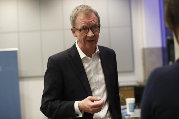 Administrerende direktør Idar Kreutzer i Finans Norge tror forventninger om økte renter legger en demper på ønsket om økt forbruk. Foto: Terje Bendiksby / NTB