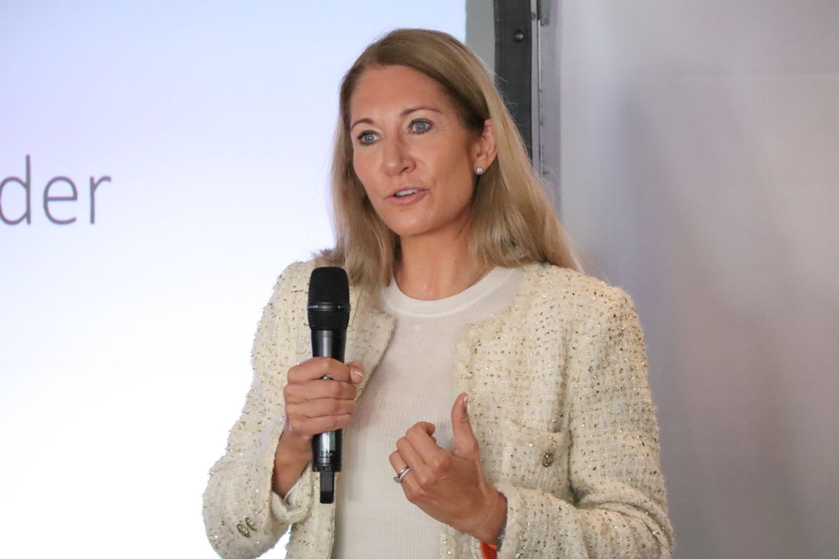 Administrerende direktør Julie Brodtkorb i Maskinentreprenørenes Forening (MEF), er ikke fornøyd med finansminister Trygve Slagsvold Vedum sin forklaring på at en løsning på moms-saken drøyer.