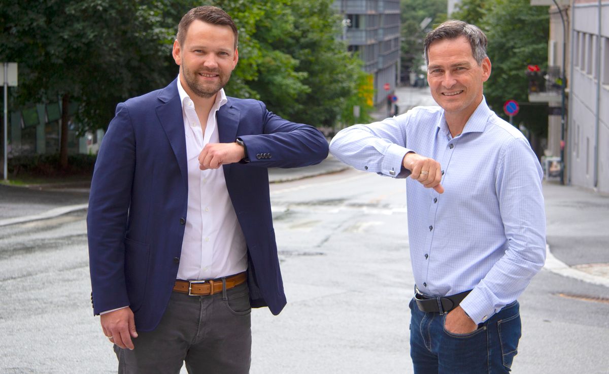 Torkil Munkhaugen, CEO i APEX (t.v.) og Bjørn Lindebrekke, integrasjonsansvarlig i Byggtjeneste. Foto: Øyvind Berlid
