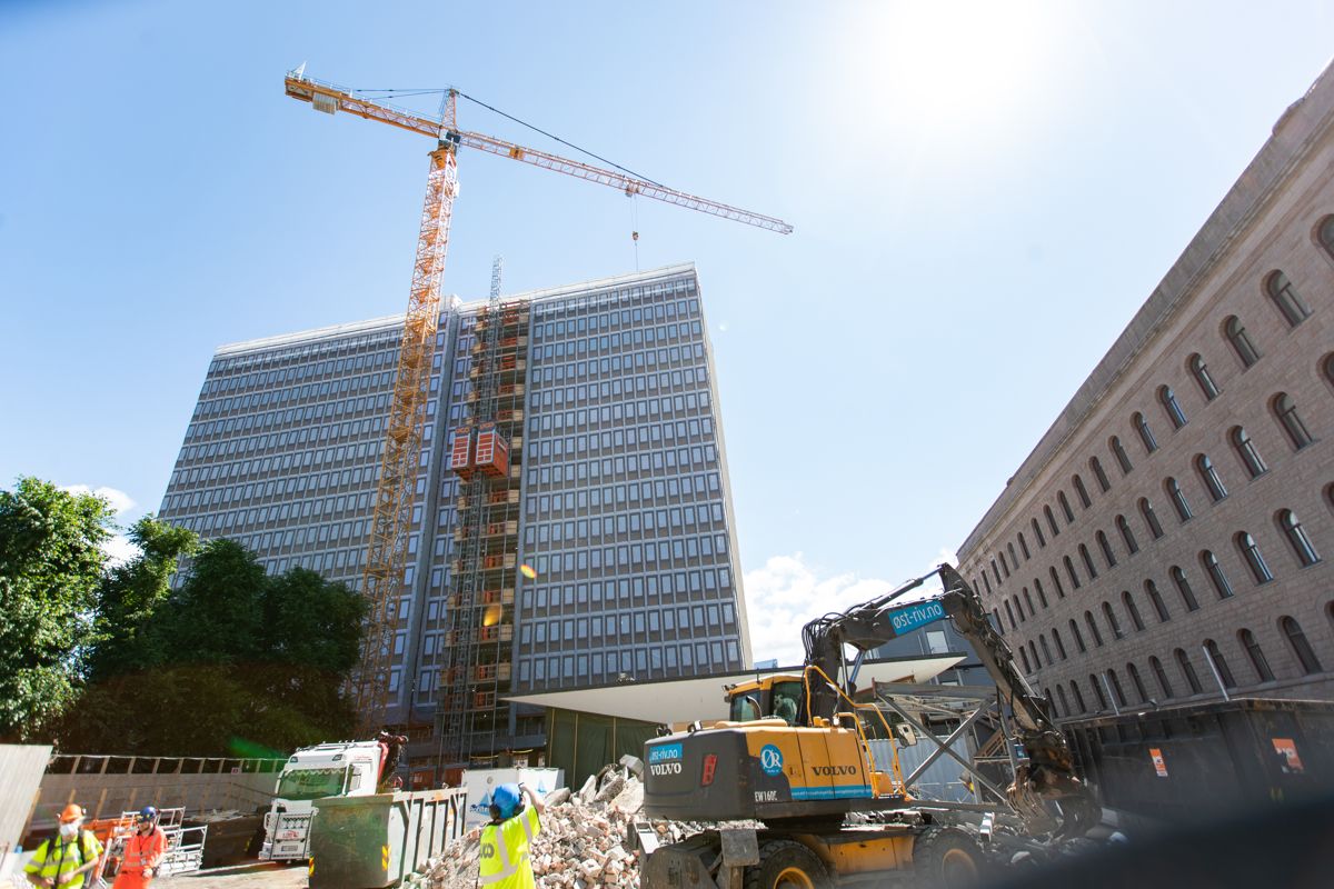 Regjeringskvartalet er ett av prosjektene regjeringen vil nedskalere. Foto: Hanna Johre / NTB