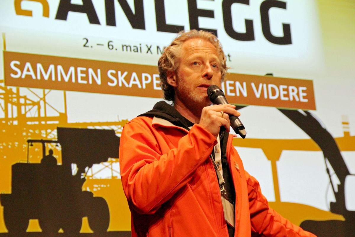 Njål Hagen i MGF ønsket velkommen til Ungdomsdagen på Vei og Anlegg 2018. Foto: Svanhild Blakstad