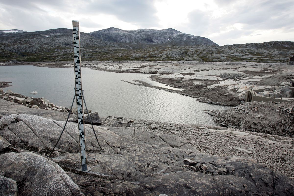 Vannmagasinet Osvatnet i Torbudalen ved Sunndalsøra fra et tidligere år da det også var lite vann i magasinet. Foto: Gorm Kallestad / NTB