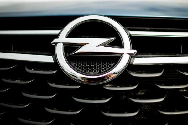 Opel får ikke produsert biler på Eisenach i Tyskland resten av året. Foto: Vegard Wivestad Grøtt / NTB