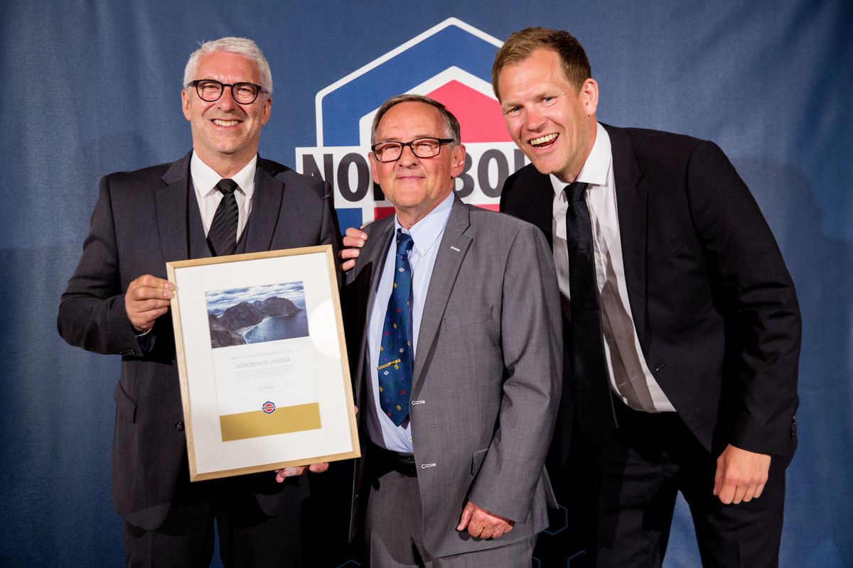 Nordbohus Vinstra fikk også pris for beste kundetilfredshet. F.v: Morten Randen, Ola Petter Nordlien og Erik Sandvoll Foto: Nordbohus.