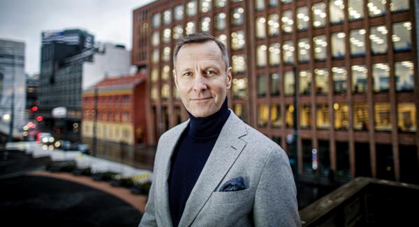 Konsernsjef, partner og arkitekt Nicolai Riise i Mad mener byggenæringen må være langt mer fremoverlente i sitt klimaarbeid. Foto: Kyrre Sundal/Mad arkitekter