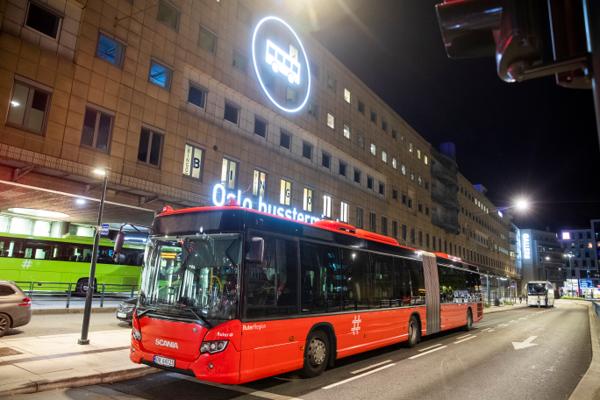 Ruter vurderer stans i kollektivtrafikken på søndager i områdene rundt Oslo. Det kan også bli stans i tilbudet etter klokken 20 de øvrige dagene. Foto: Terje Pedersen / NTB